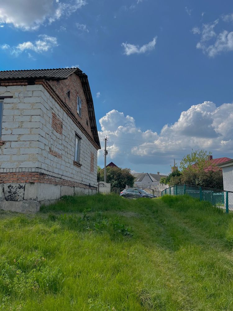 Продаж будинку з виходом до річки
