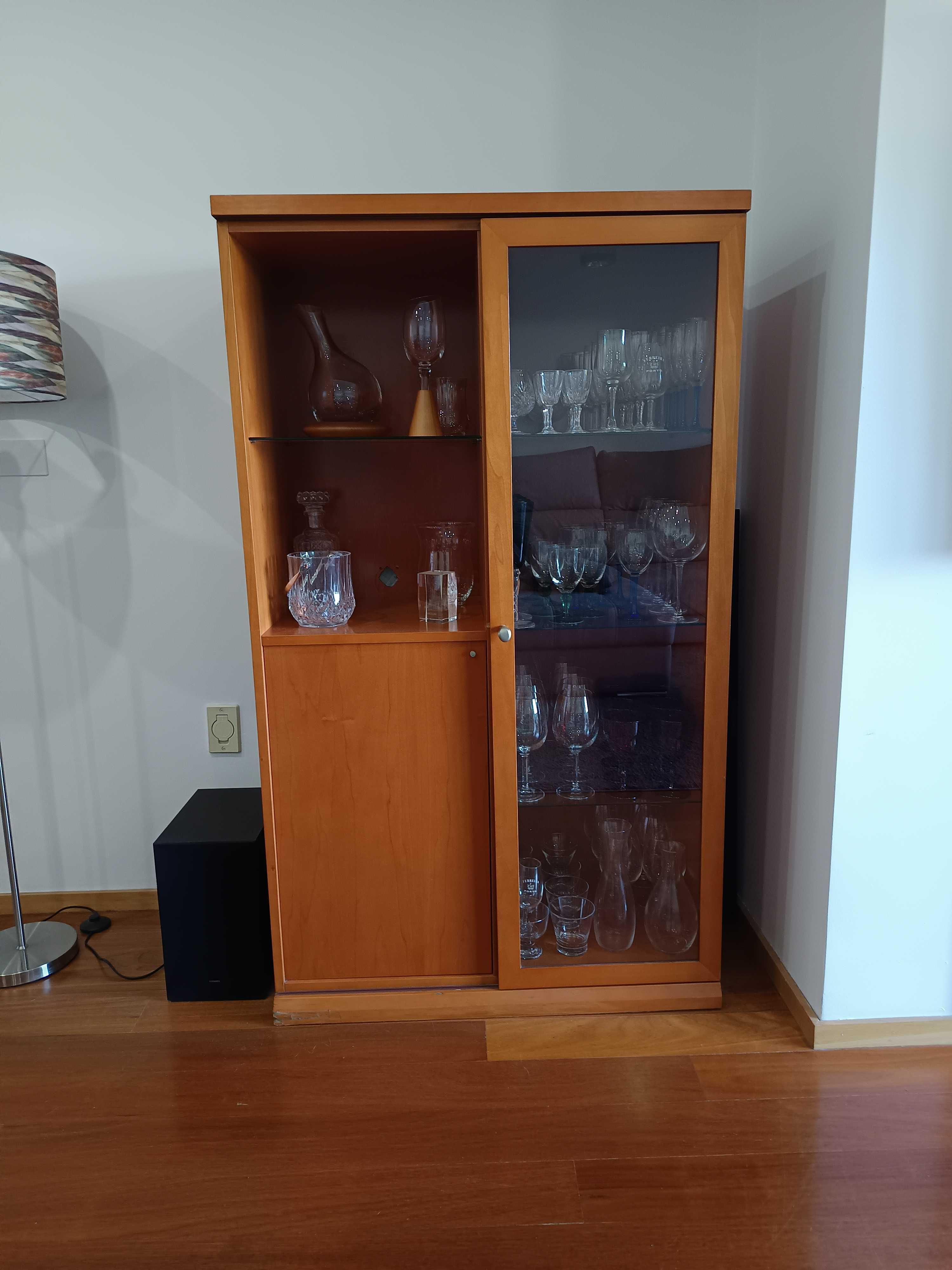 Louceiro e Vitrine em Cerejeira