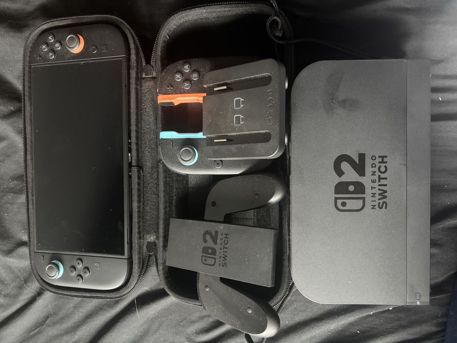 Nintendo swicht 2 z akcesoriami oraz jedną grą
