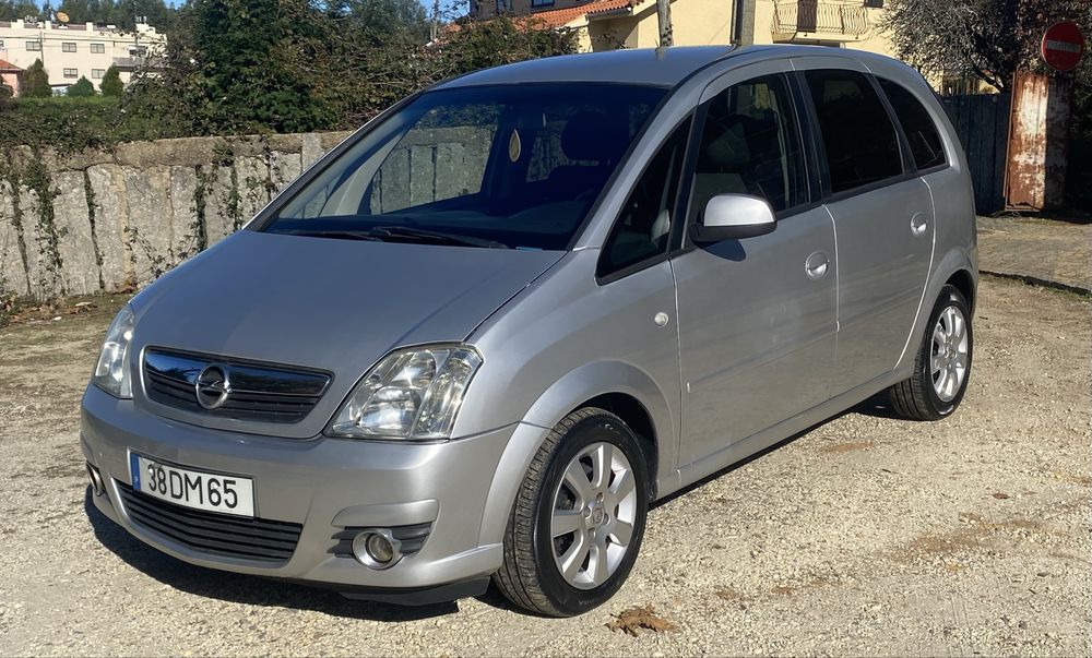 Opel Meriva Cosmo 1.3cdti M/NOVO
