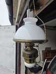 Stara lampa naftowa wiszaca
