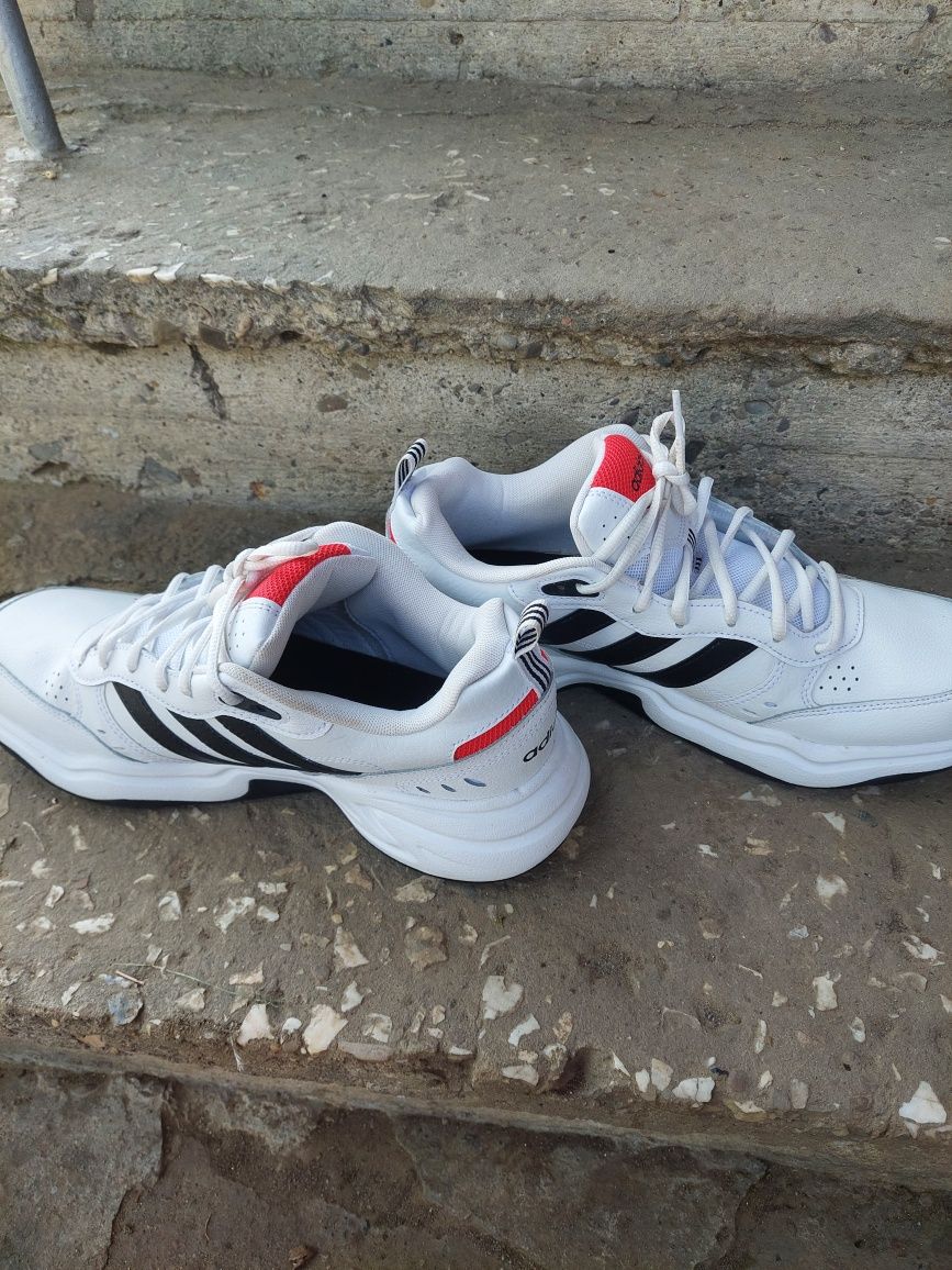 Кросівки adidas strutter