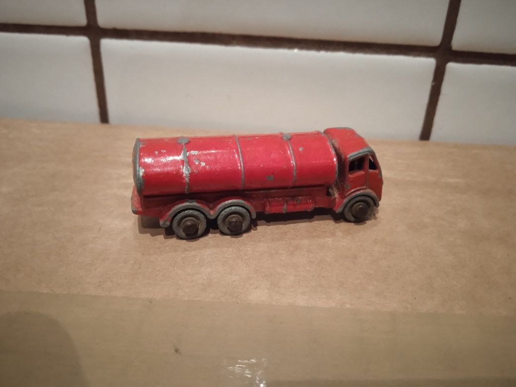 Matchbox No 11 Lesney Petrol Tanker Erf Petrol Matchbox 1955