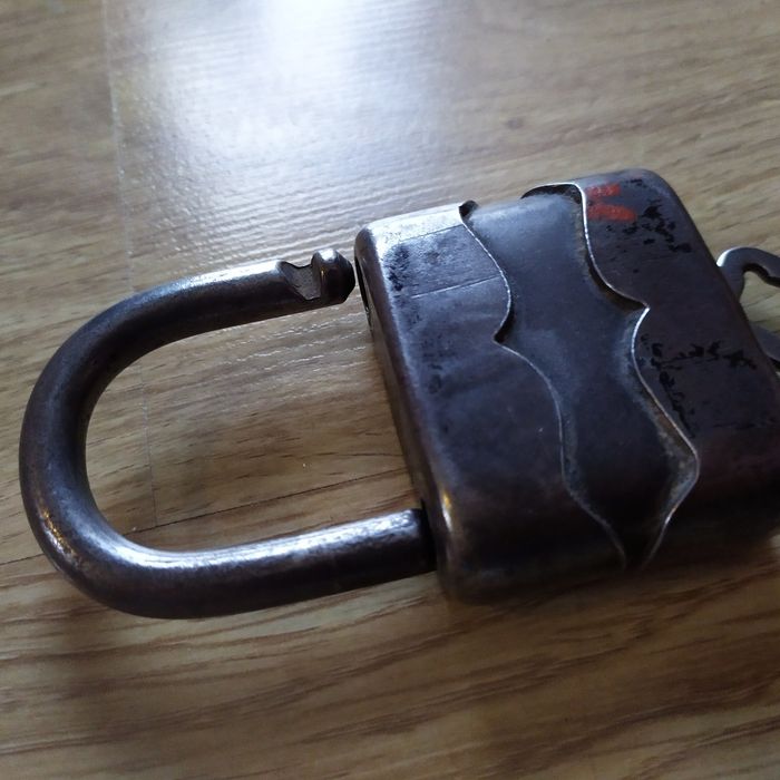 Stara kłódka sprawna Walentynki