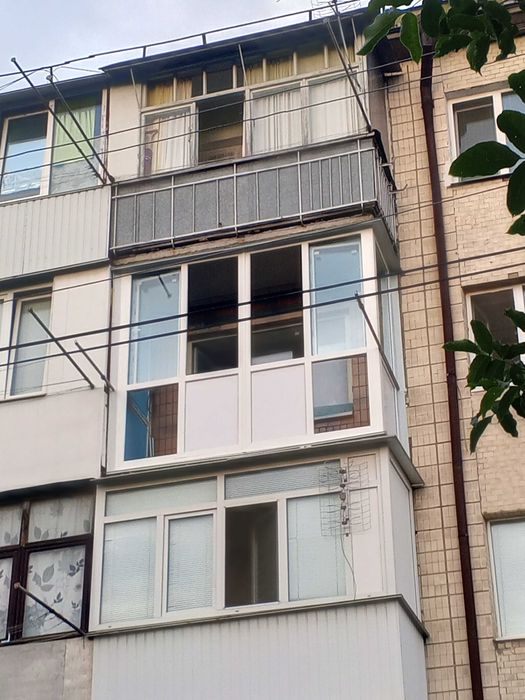 Балкон під ключ. Вікна і двері