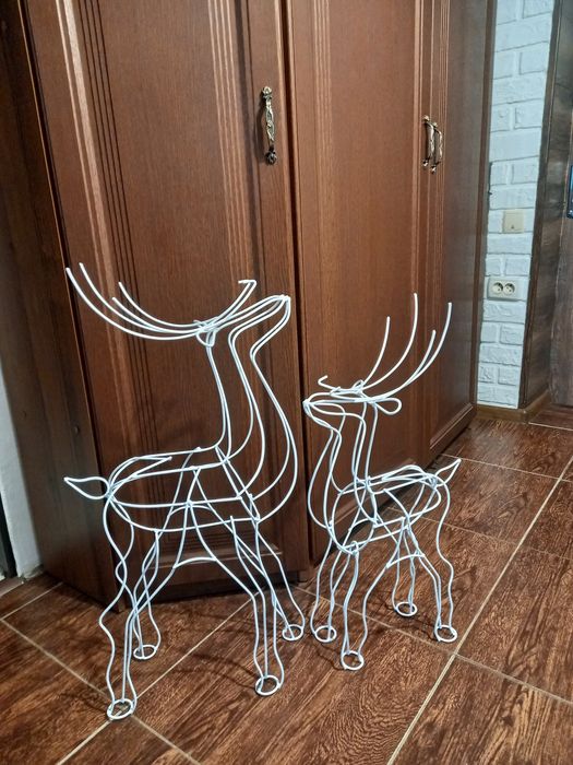 Новогодний олень новорічний олень светящійся подарунки подарки гирлян