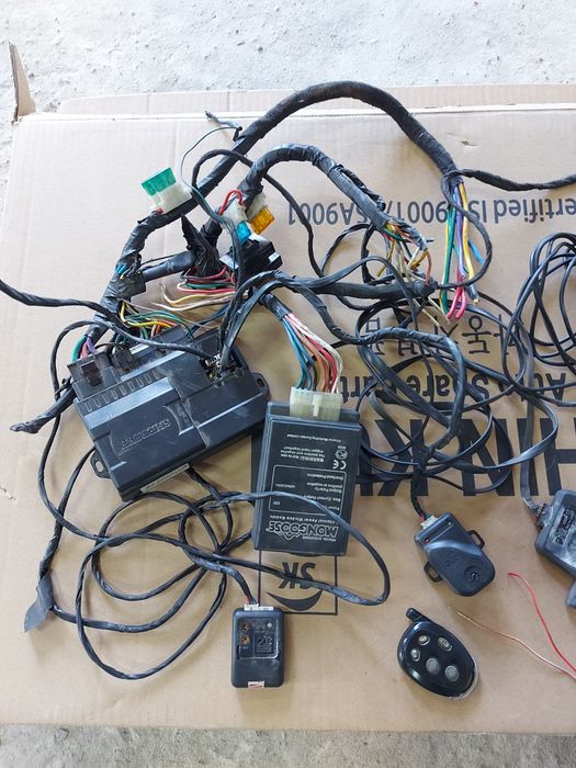 Сигнализация на авто с автозапуском, доводчиками, сиреной и прочим.