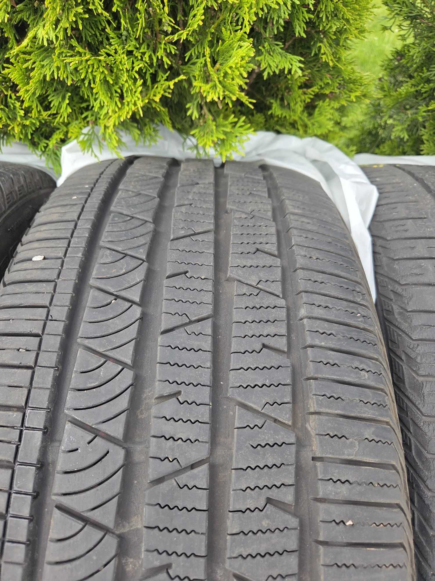 Opony 255/45/20 Continental cross sport LX