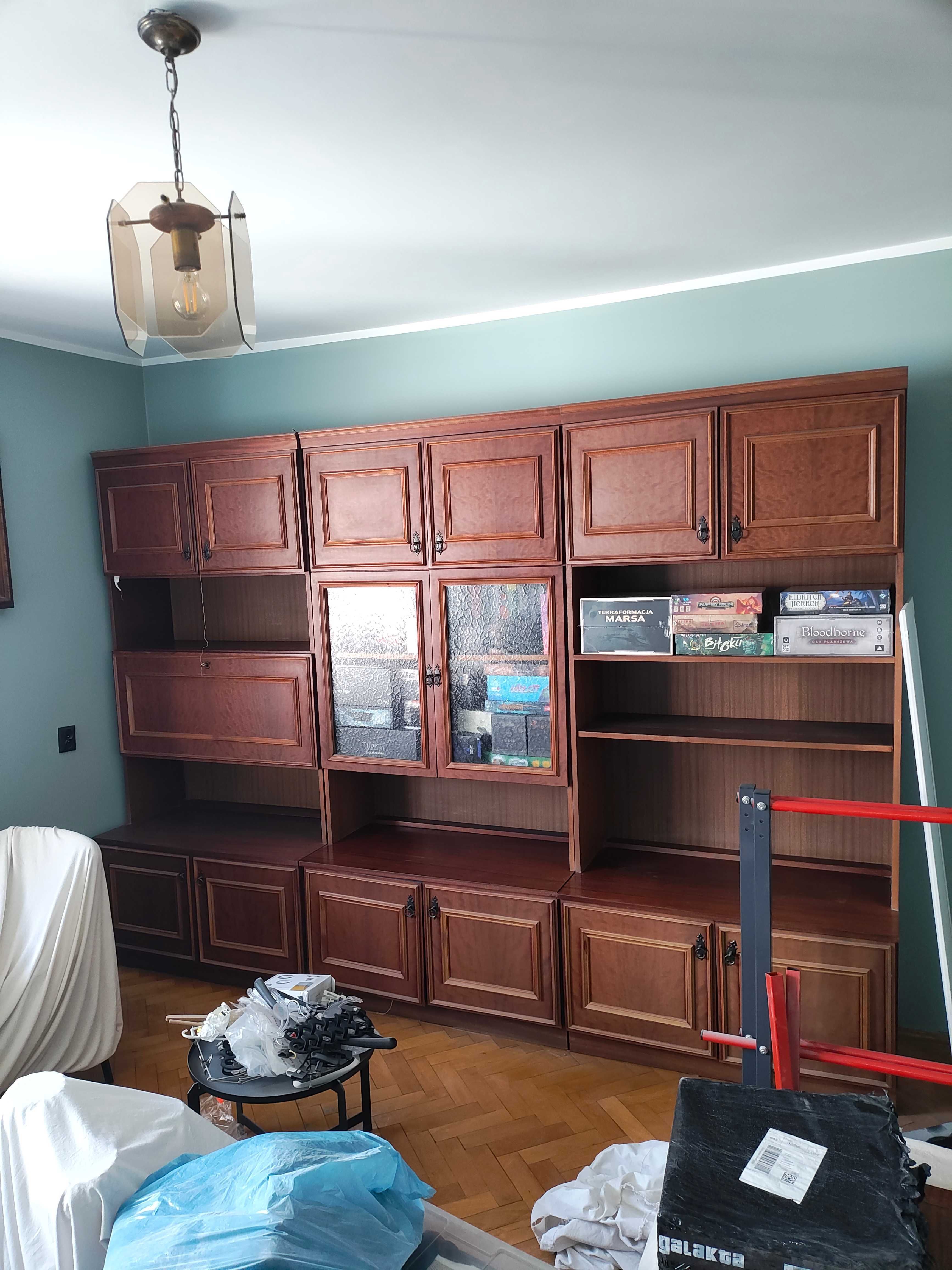 Regały do biblioteki, salonu lub sypialni