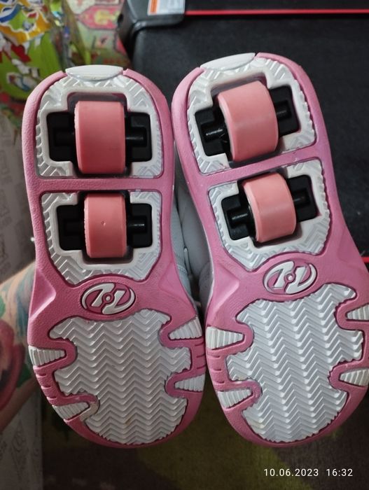 Роликовые кроссовки heelys