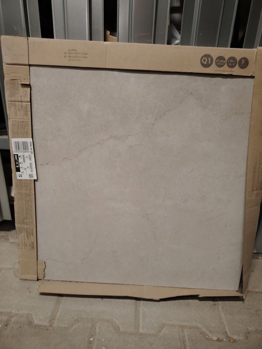 Płytki szare  60cm na 60 cm