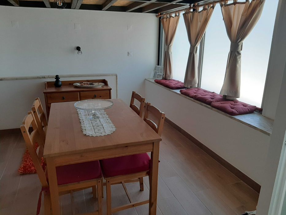 Espaçoso estúdio / T1, mobilado para jovem casal