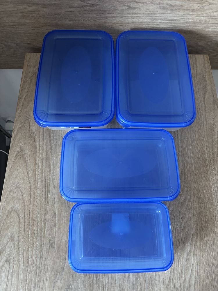 Pudełka plastikowe z przykrywkami 4 szt