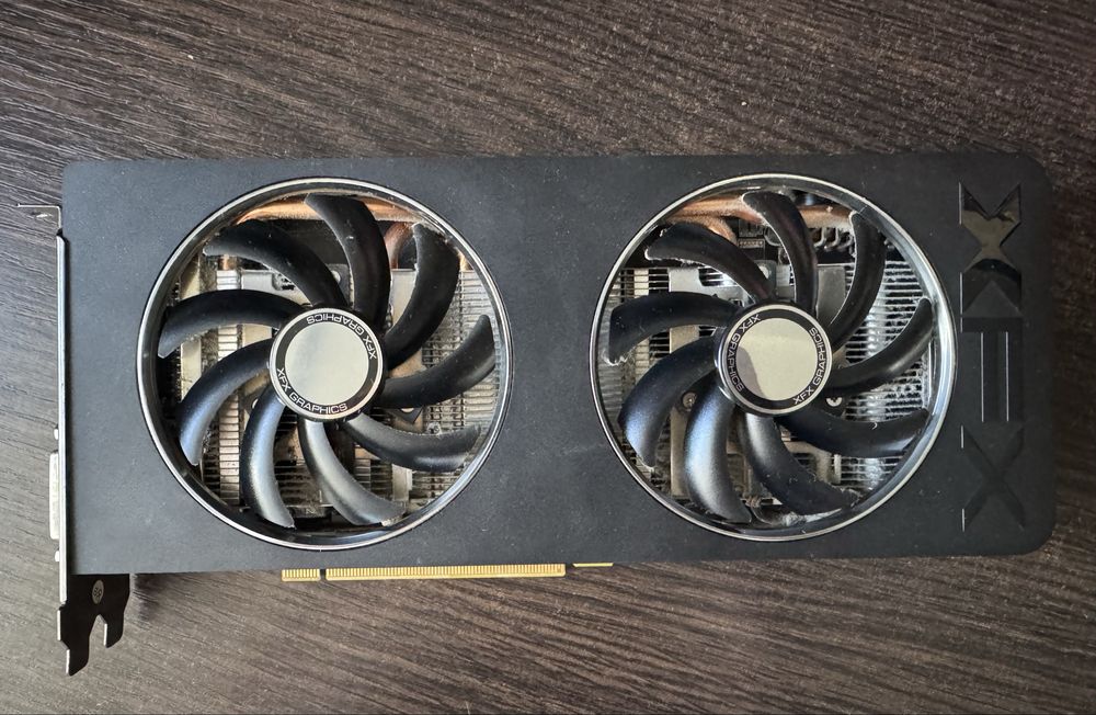 Відеокарта RADEON R9 270x ( на ремонт або запчастини)