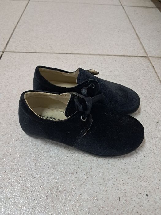 Sapatos camursa preta tamanho 25