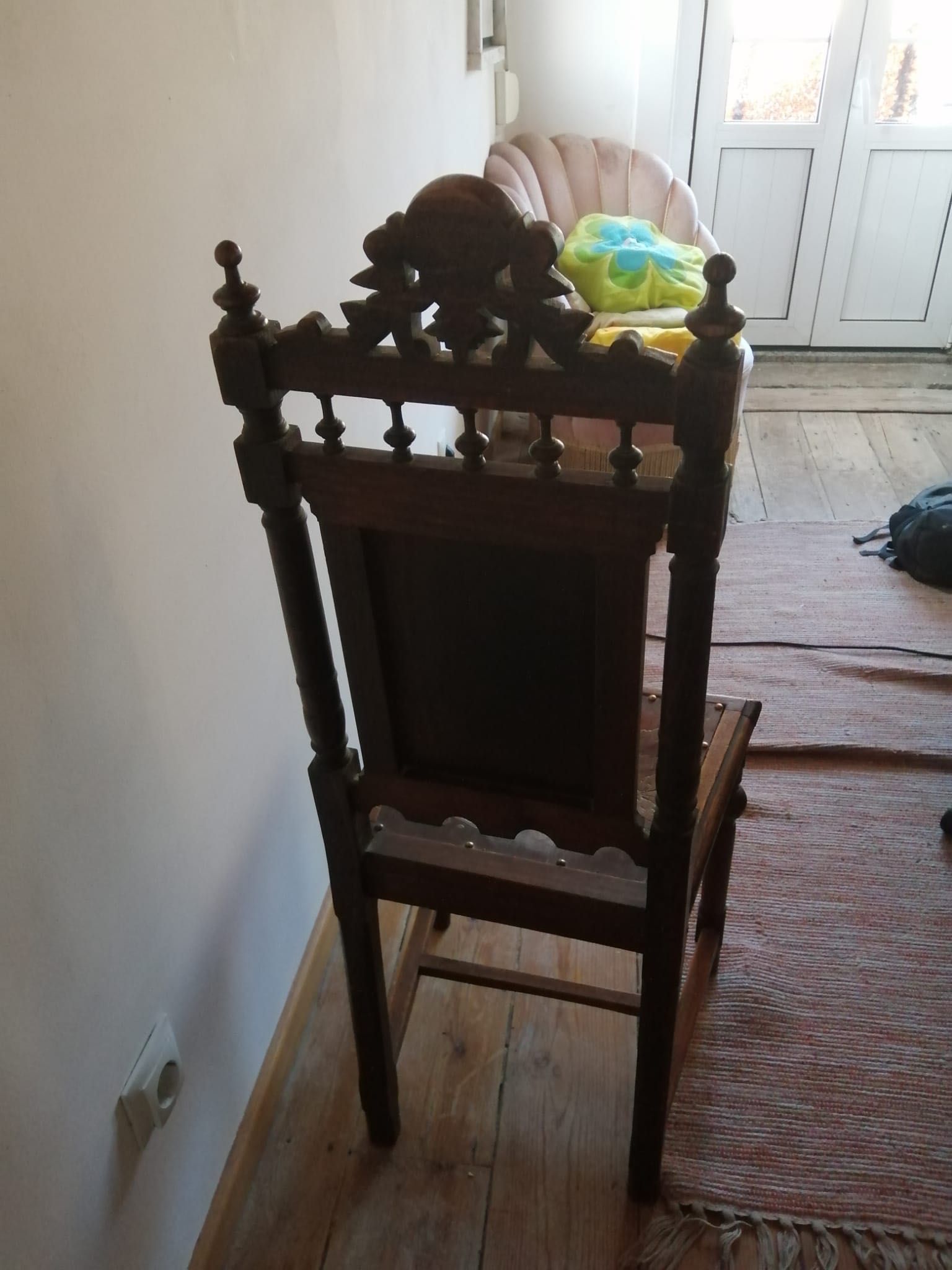 Cadeira de sala de jantar antiga