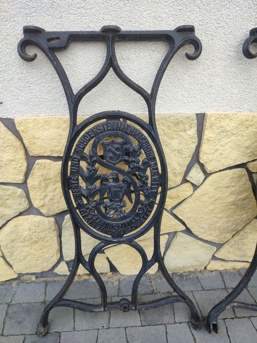 Zabytkowe nogi od maszyny do szycia