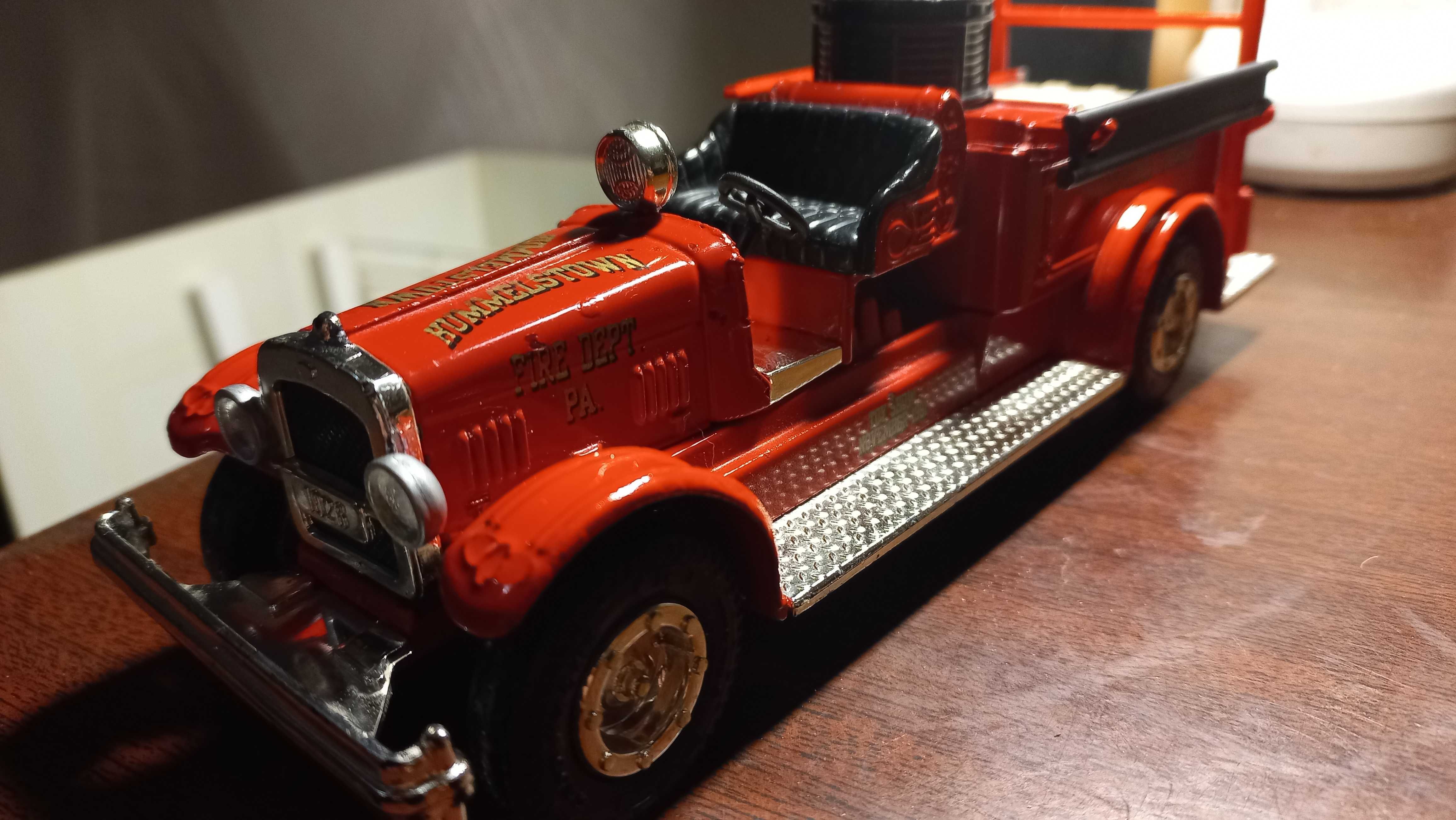 Модель коллекционная 1:30 1926 Seagrave Fire Truck -ERTL made ln USA