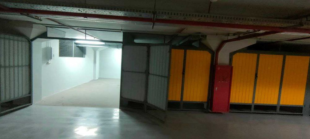 Гаражний бокс 20.8 м2 в паркінгу м.Київ вул. Старонаводницька 10-А.