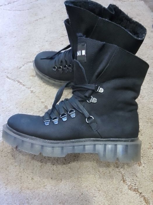 Шкіряні чоботи жіночі.