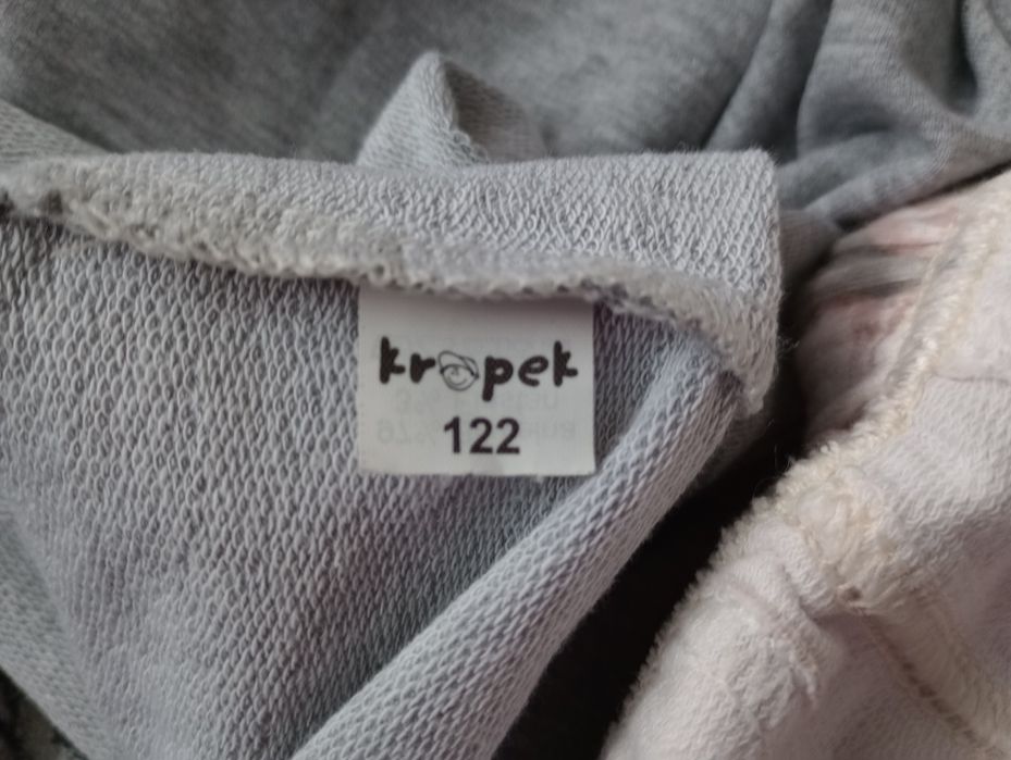 Komplet dziewczęcy r. 122 kwiaty
