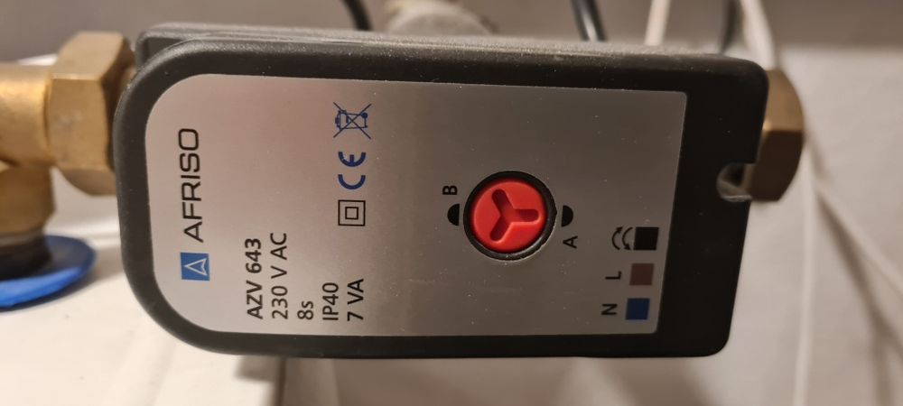 Bojler 100L wraz z grzałką i zbiornikiem wyrównawczym .