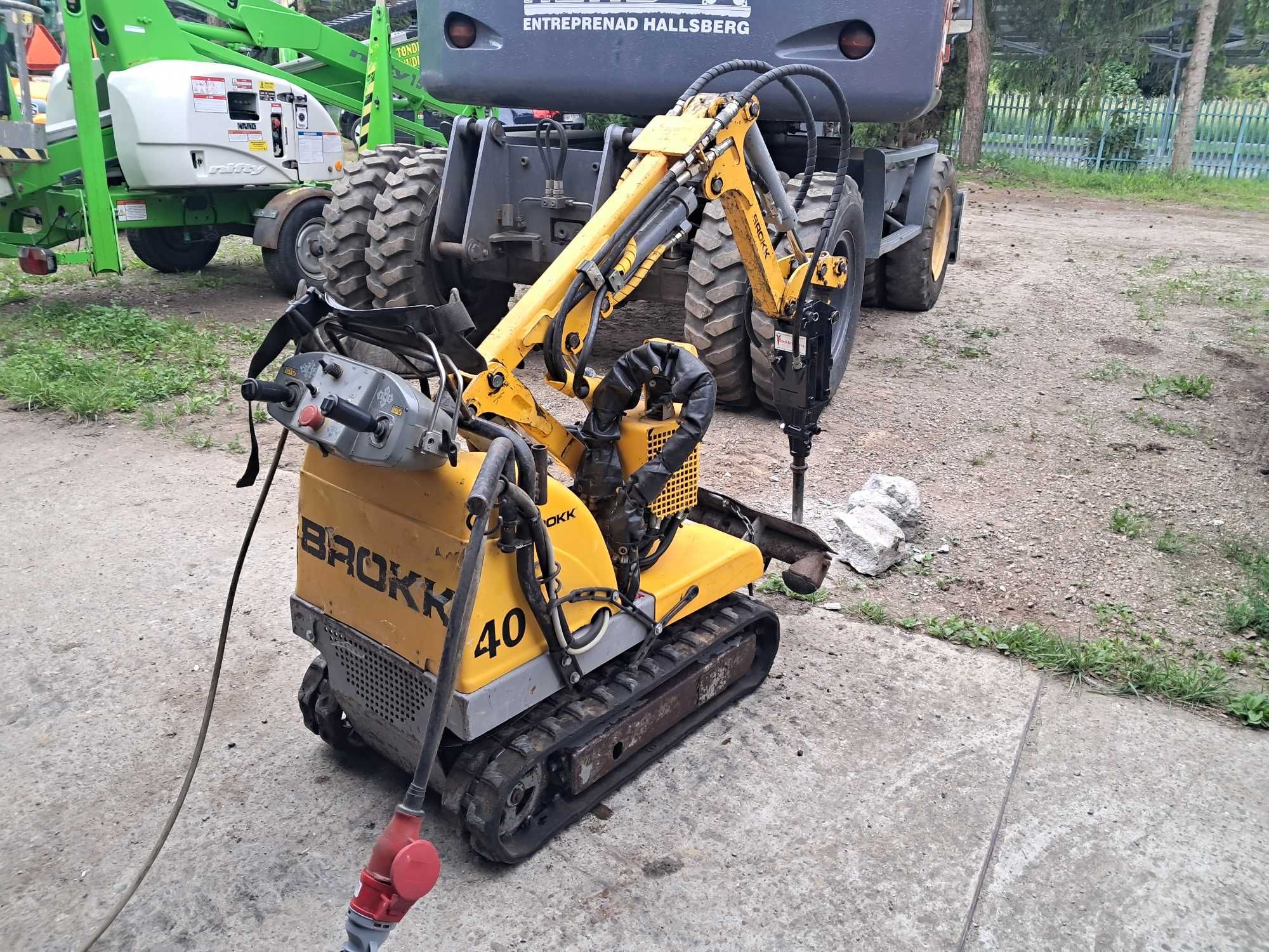 Robot Wyburzeniowy BROKK 40 , 2000r + młotek Atlas Copco