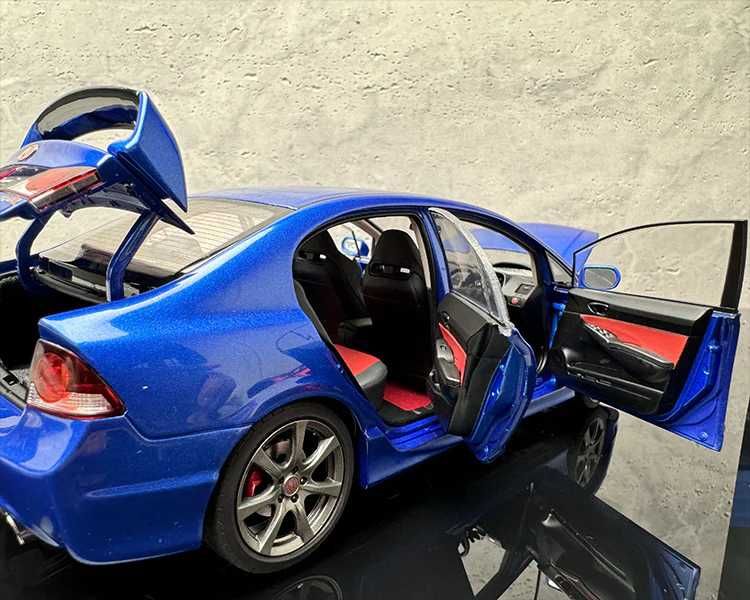 Модель авто Honda Civic Type R (FD2) 2007, 1:18, Well/Kyosho. Новая