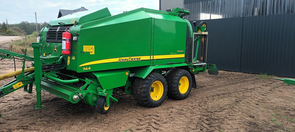 Prasoowijarka John Deere 744H Premium