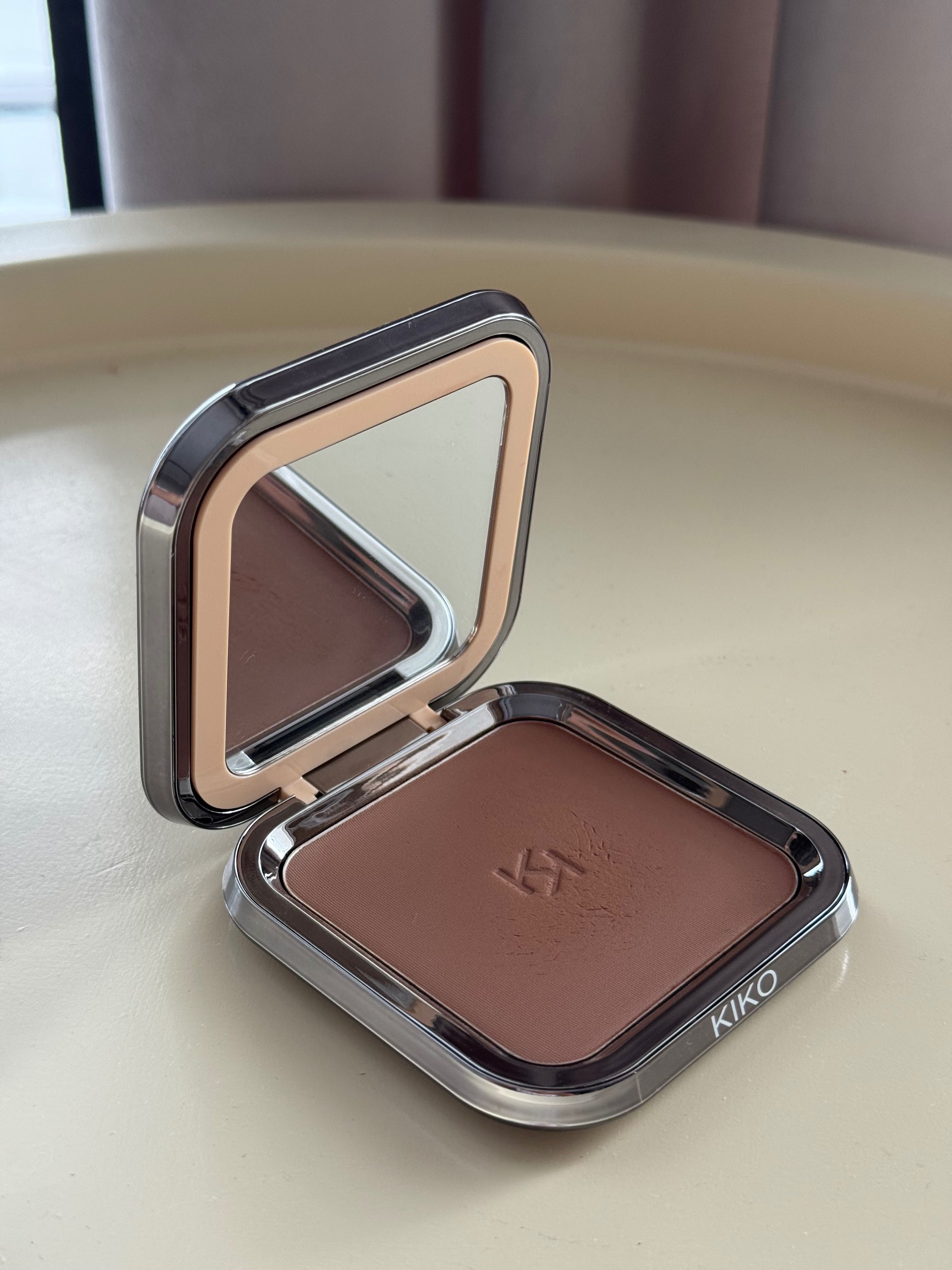 kiko weightless perfection wet and dry powder foundation (Bronzer)