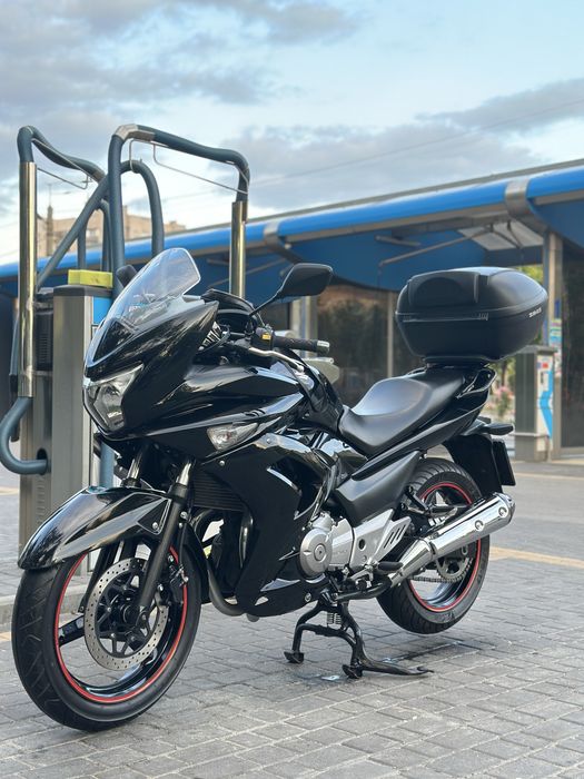 Suzuki GSR 250 2017