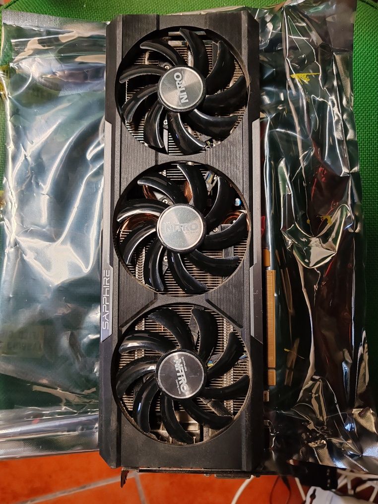 SAPPHIRE Nitro R9 390 8gb Vram