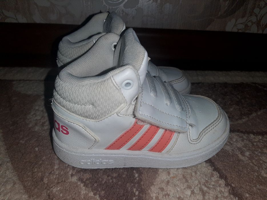 стильные кроссовки adidas 25p