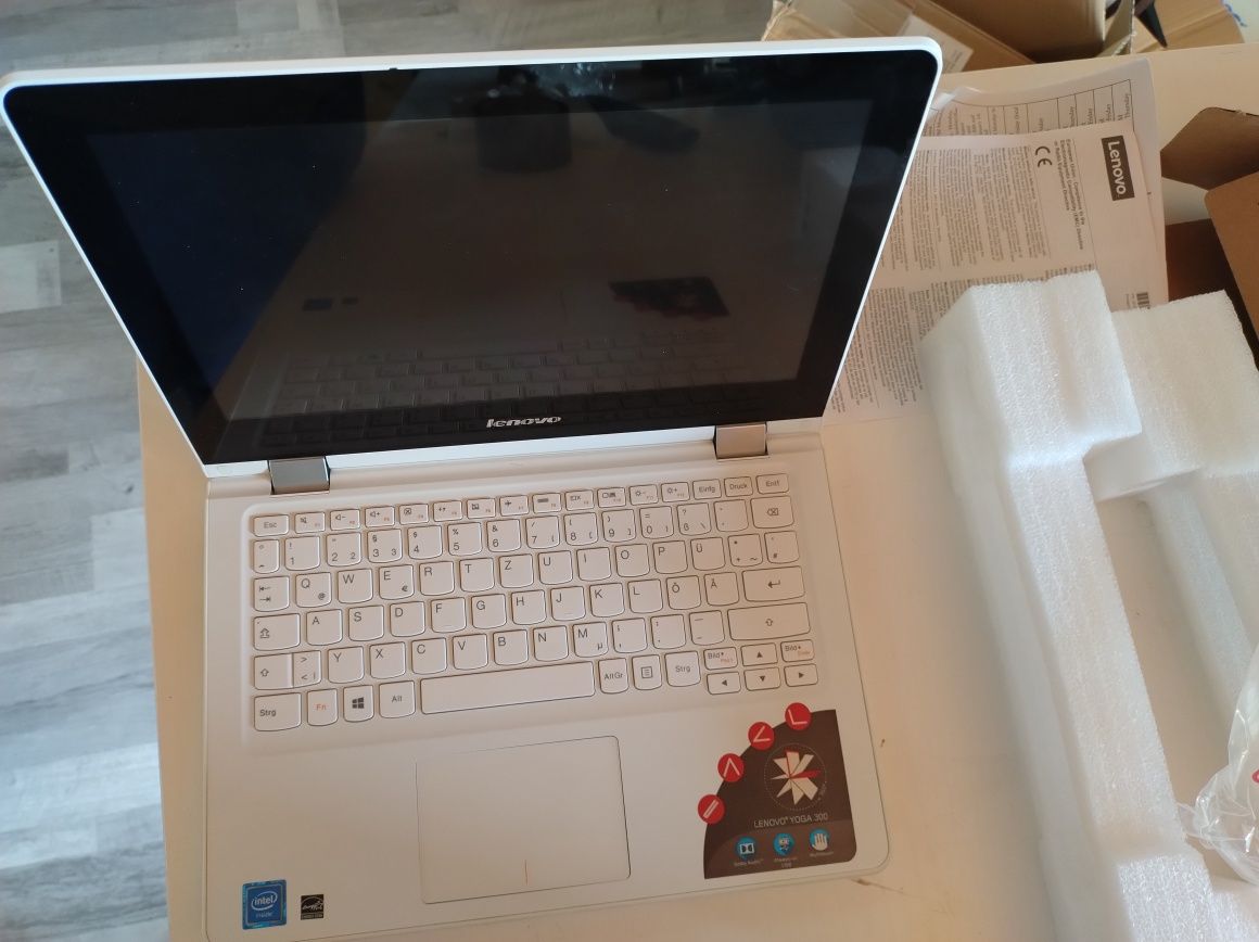 Lenovo yoga 300 z dotykiem dla studentów retrograczy hackerów