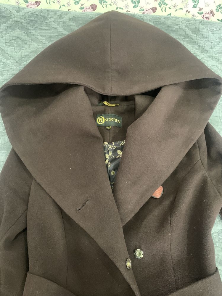 Пальто коричневое с капюшоном