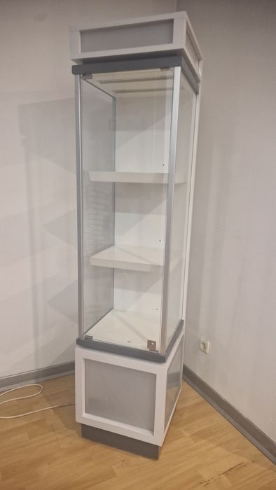 Expositor de loja com iluminado
