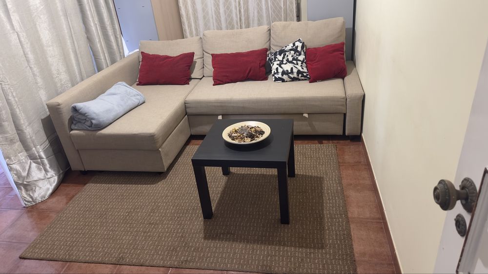 Mesa de centro preta em maderia