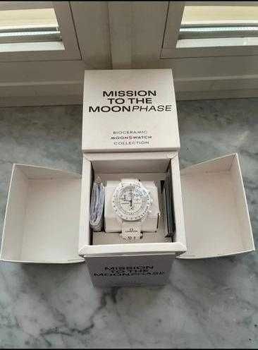 Omega x Swatch SO33W700 - Snoopy z Unikalnym Kodem PL