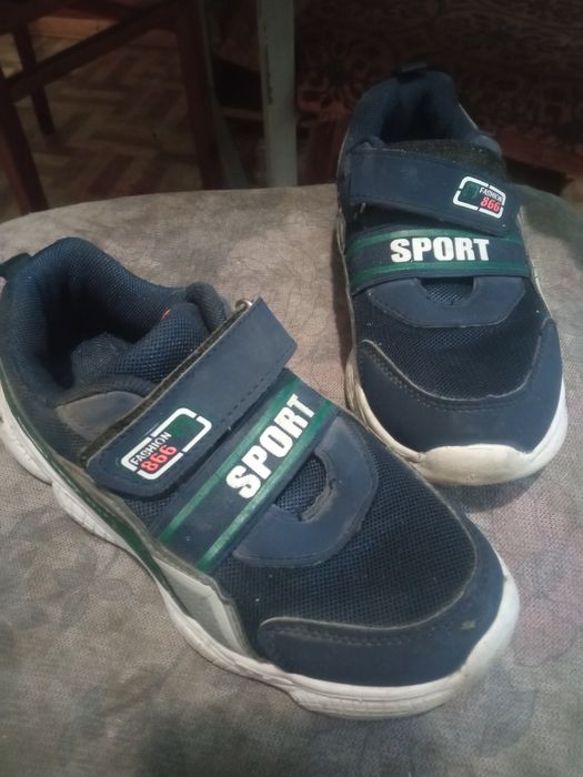 Продам кроссовки