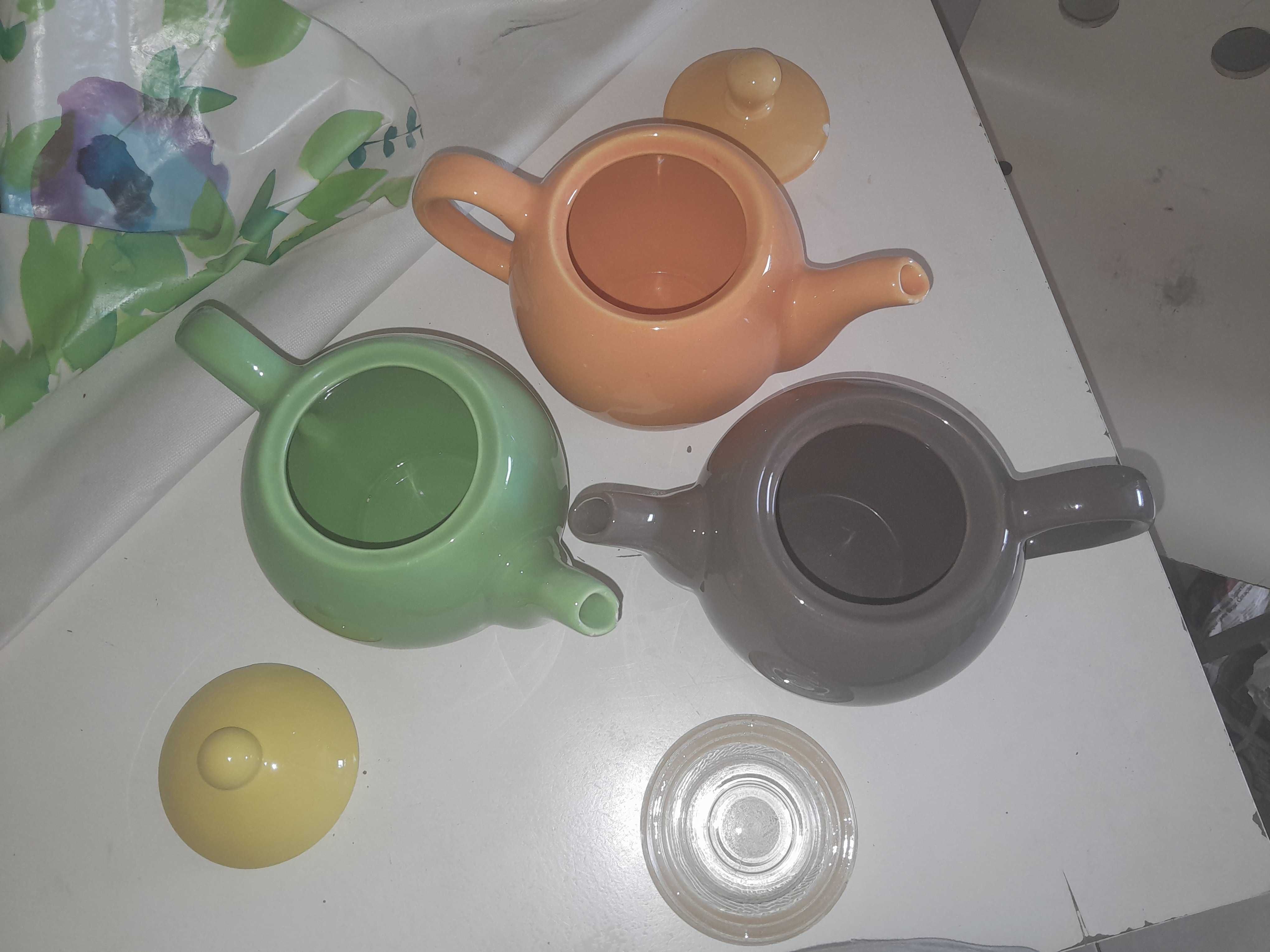 3 Chaleiras de barro