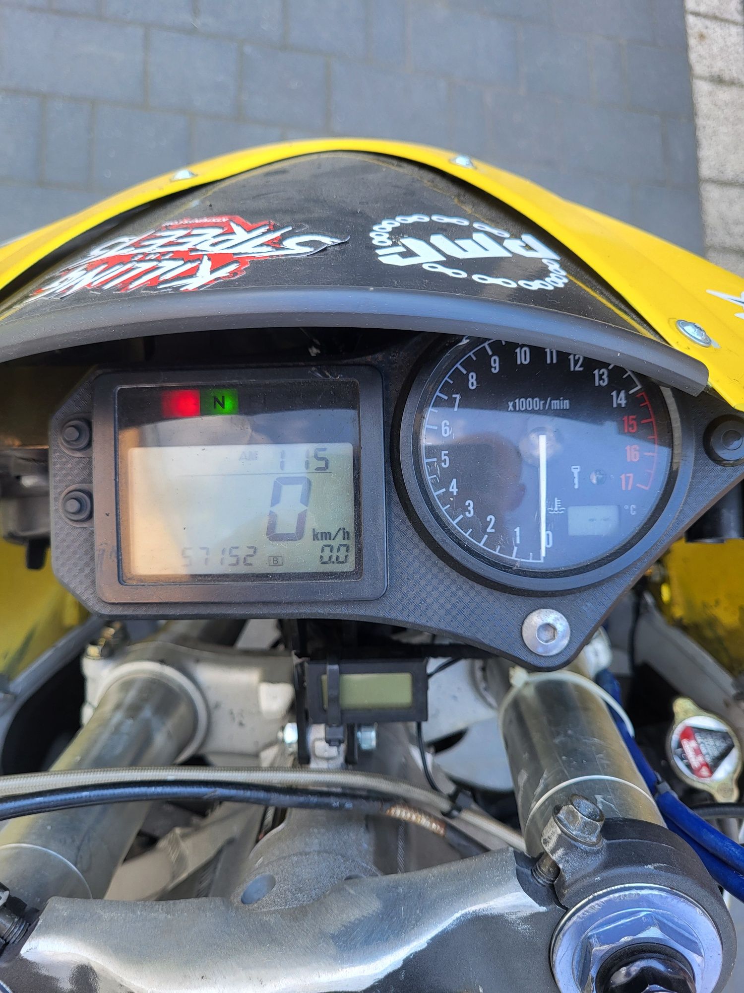 Honda Cbr 600 F4i stunt