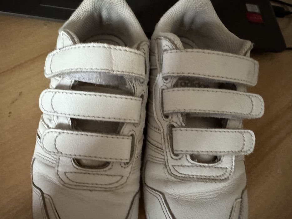 Кросівки білі  adidas