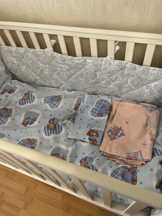 Дитяче ліжечко,комод-пеленатор.