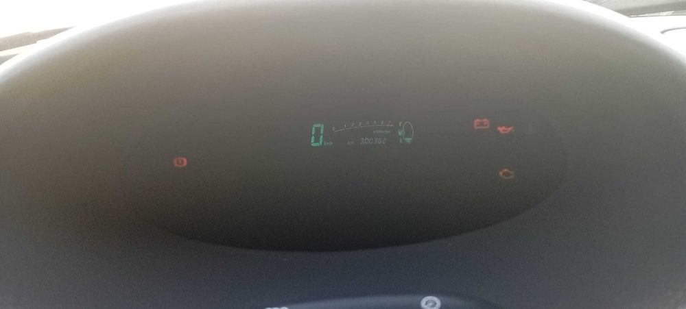 Toyota Yaris 1.0 VVTi, versão terra , em ótimo estado