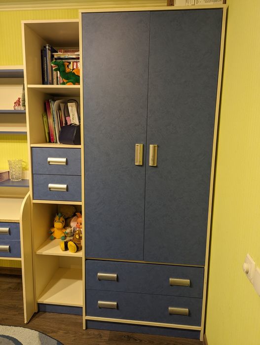 Детская спальня в хорошем состоянии, два матраса. Цена договорная