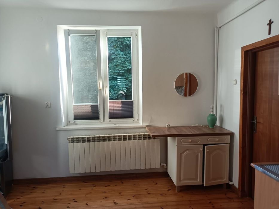 Dom wolnostojący kuchnia aneks pokój łazienka parking podwórko