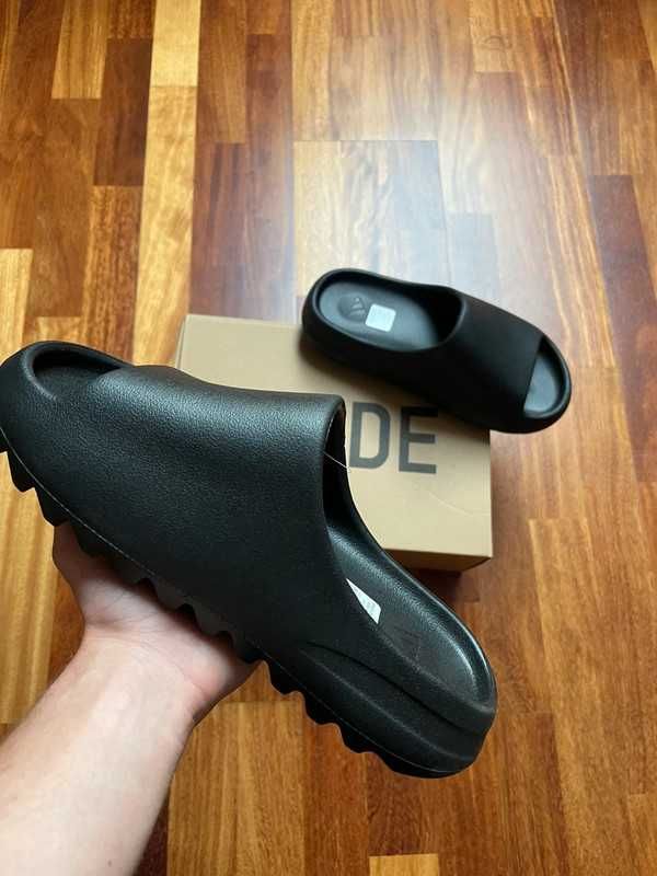 Adidas YeezySlide/Black Moday Klapki 45