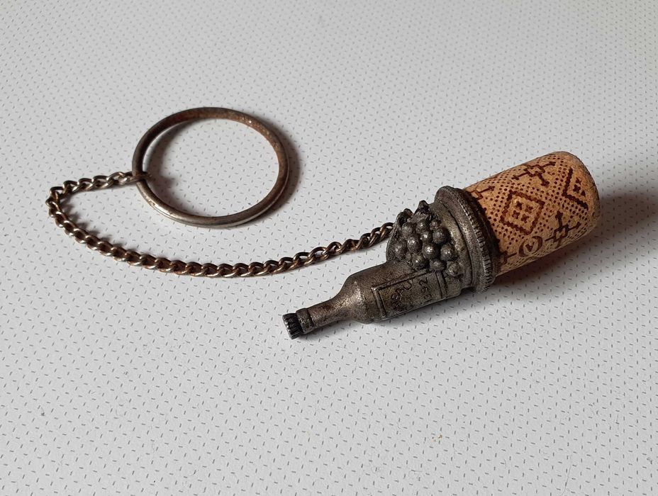 Rolha / Tapa garrafas em estanho, para coleção, vintage - Chateau 1592