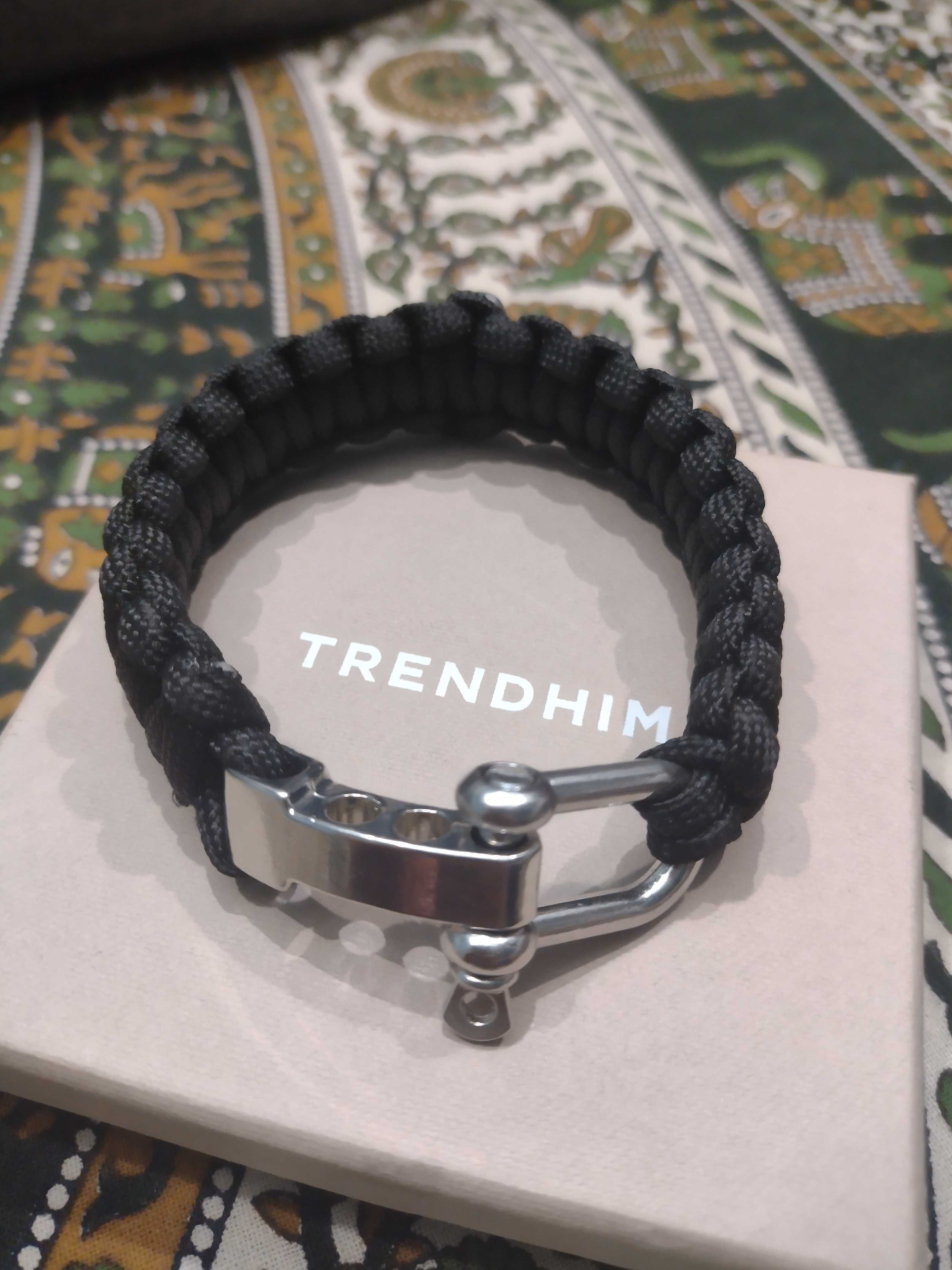 Trendhim Regulowana bransoletka z paracordu z piracką trupią czaszką