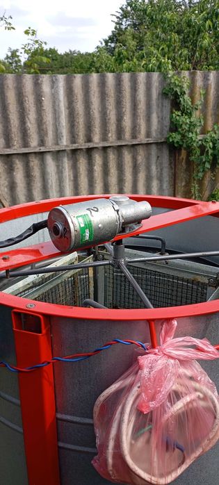 Медогонка 4-х рамочная с электроприводом